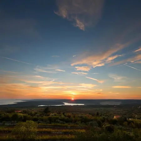 Bella Vista فيلة Koromačno